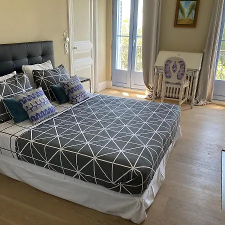 לינה וארוחת בוקר Chateau Les Alouettes
