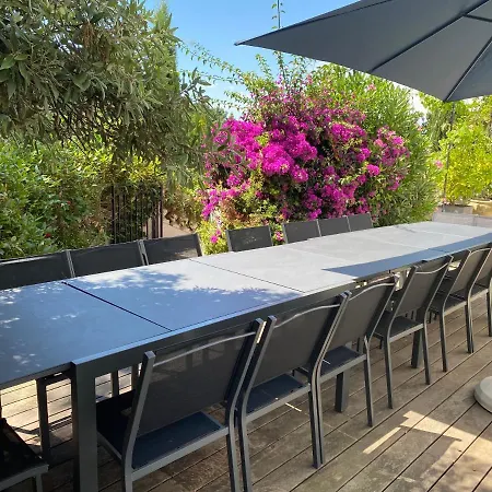 לינה וארוחת בוקר Chateau Les Alouettes קאן