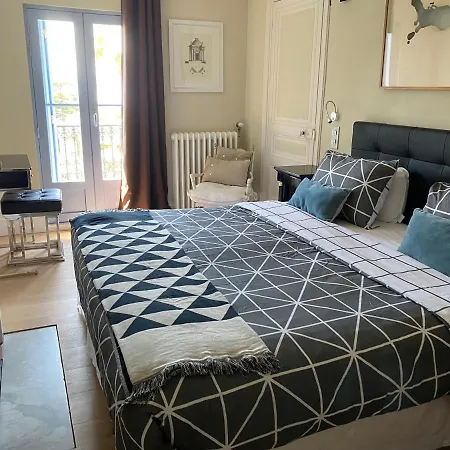 Chateau Les Alouettes לינה וארוחת בוקר *
