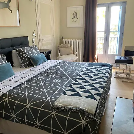 לינה וארוחת בוקר Chateau Les Alouettes *